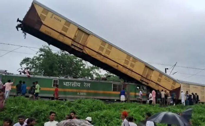 Train Accident In Kolkata