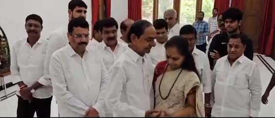 Mlc Kavitha Meet Kcr After Long Time Today3